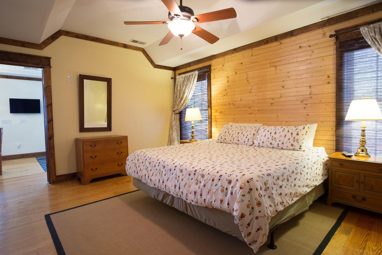 Swamp Rabbit Inn Травълърс Рест Екстериор снимка