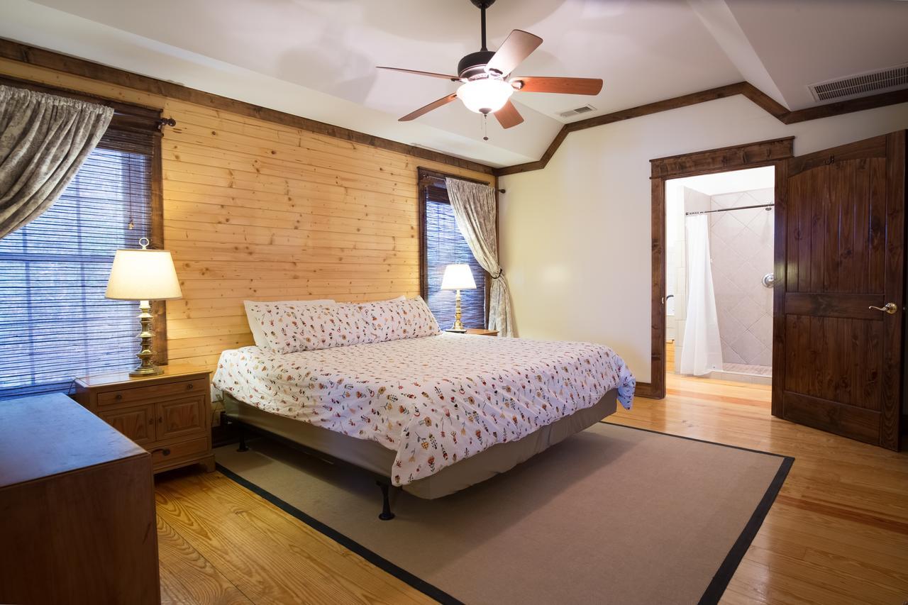 Swamp Rabbit Inn Травълърс Рест Екстериор снимка