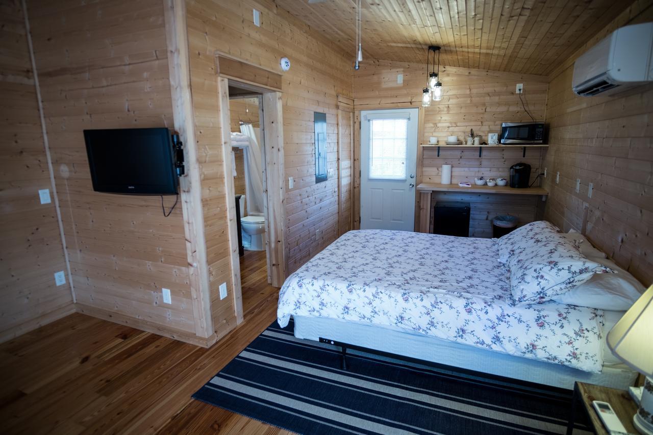 Swamp Rabbit Inn Травълърс Рест Екстериор снимка