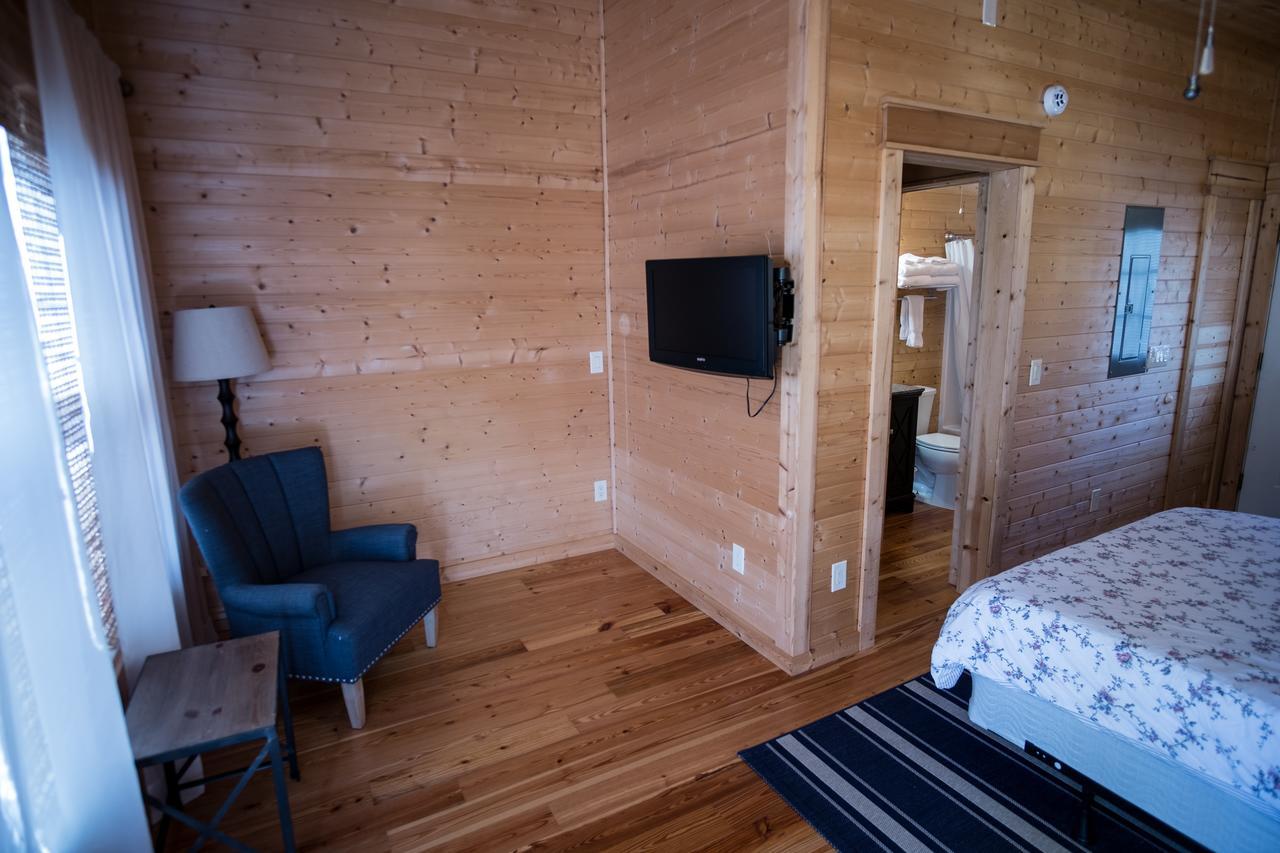 Swamp Rabbit Inn Травълърс Рест Екстериор снимка