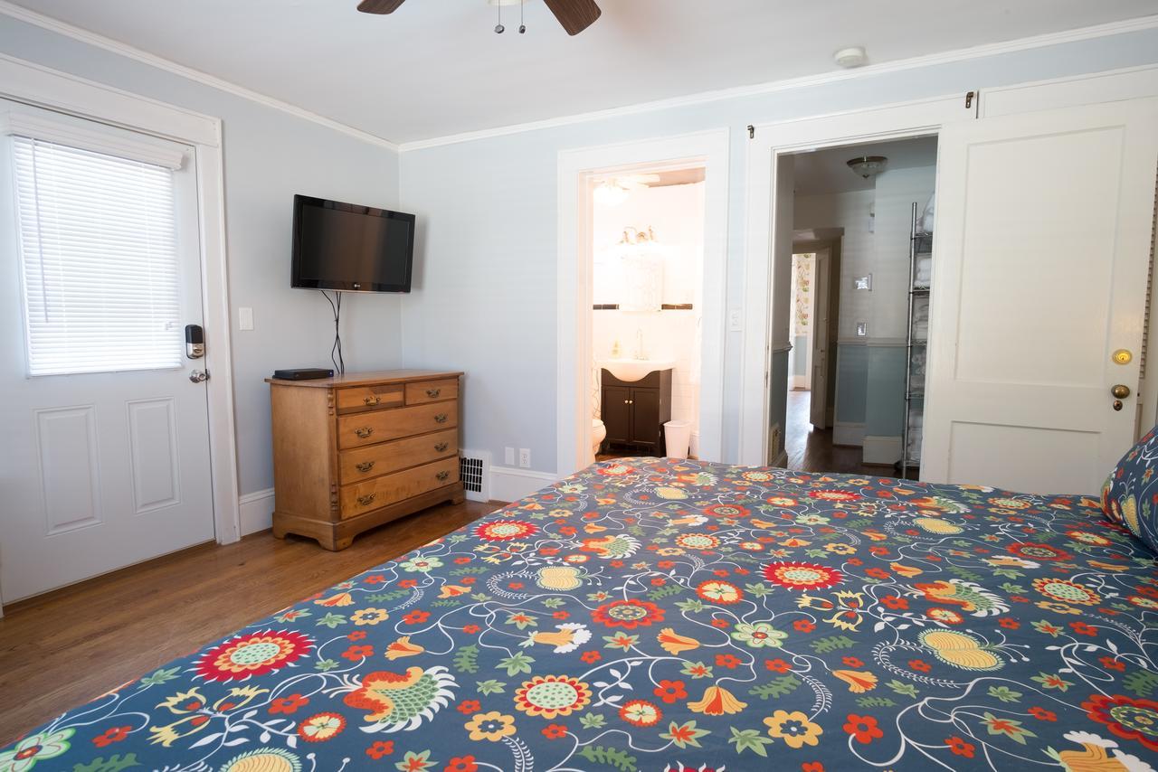 Swamp Rabbit Inn Травълърс Рест Екстериор снимка